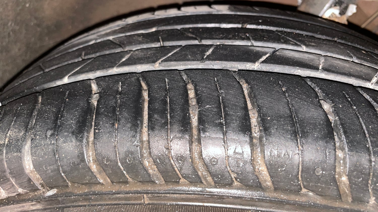 Used 2022 Volkswagen Virtus Topline 1.0 TSI MT Petrol Manual tyres LEFT FRONT TYRE TREAD VIEW