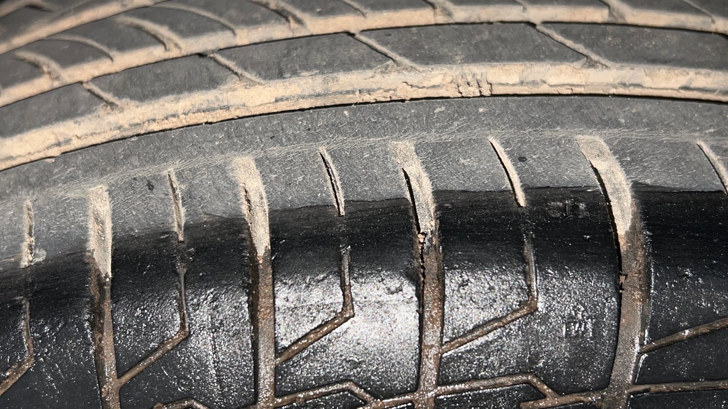 Used 2017 Maruti Suzuki S-Cross Alpha 1.3 Diesel Manual tyres LEFT FRONT TYRE TREAD VIEW