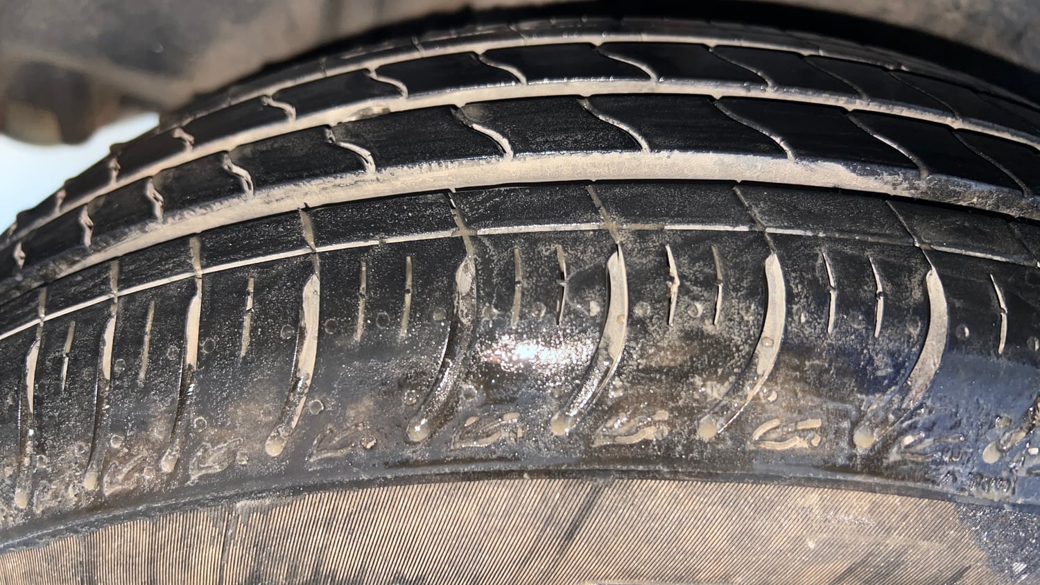 Used 2018 Maruti Suzuki Swift LXI CNG (Outside Fitted) Cng Manual tyres RIGHT REAR TYRE TREAD VIEW