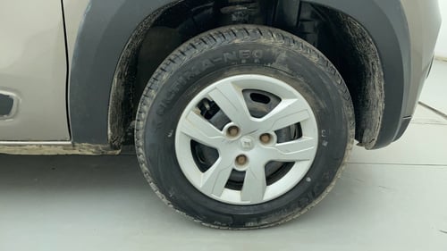 Used 2016 Renault Kwid RXT Petrol Manual tyres RIGHT FRONT TYRE RIM VIEW