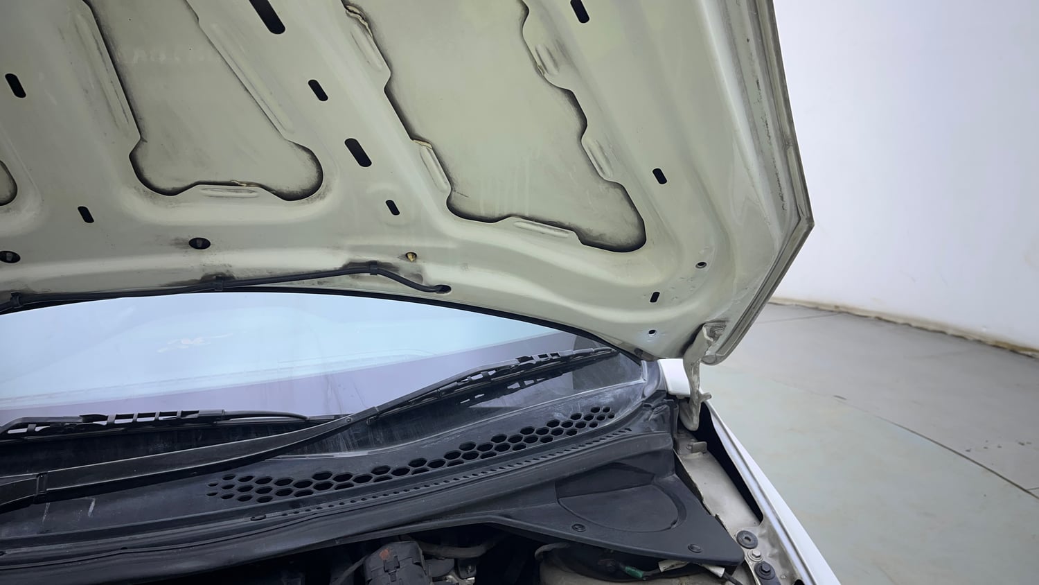 Used 2018 Tata Tiago Revotron XZ Petrol Manual engine ENGINE LEFT SIDE HINGE & APRON VIEW