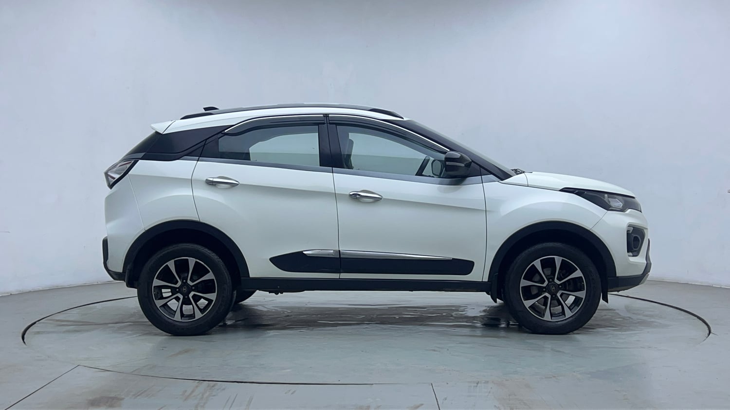 Used 2020 Tata Nexon XZA Plus (S) Petrol Automatic exterior RIGHT SIDE VIEW