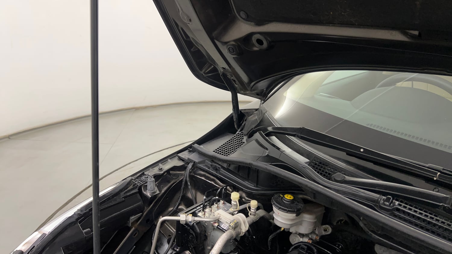 Used 2021 Honda City V CVT Petrol Petrol Automatic engine ENGINE RIGHT SIDE HINGE & APRON VIEW