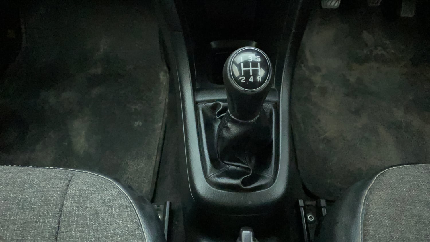 Used 2016 Maruti Suzuki Swift Lxi (O) Petrol Manual interior GEAR  KNOB VIEW