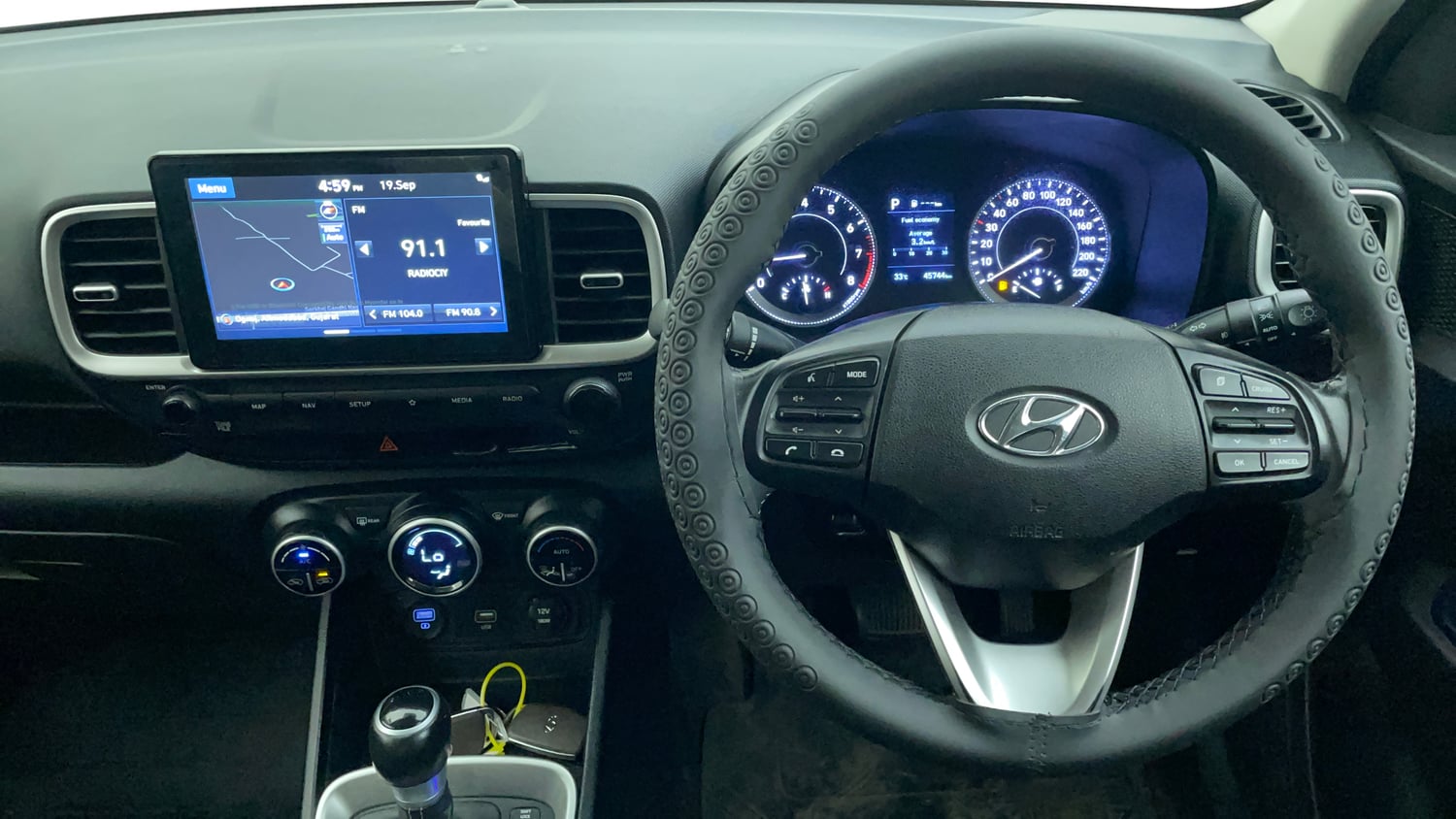 Used 2019 Hyundai Venue SX Plus 1.0 Turbo DCT Petrol Automatic interior STEERING VIEW