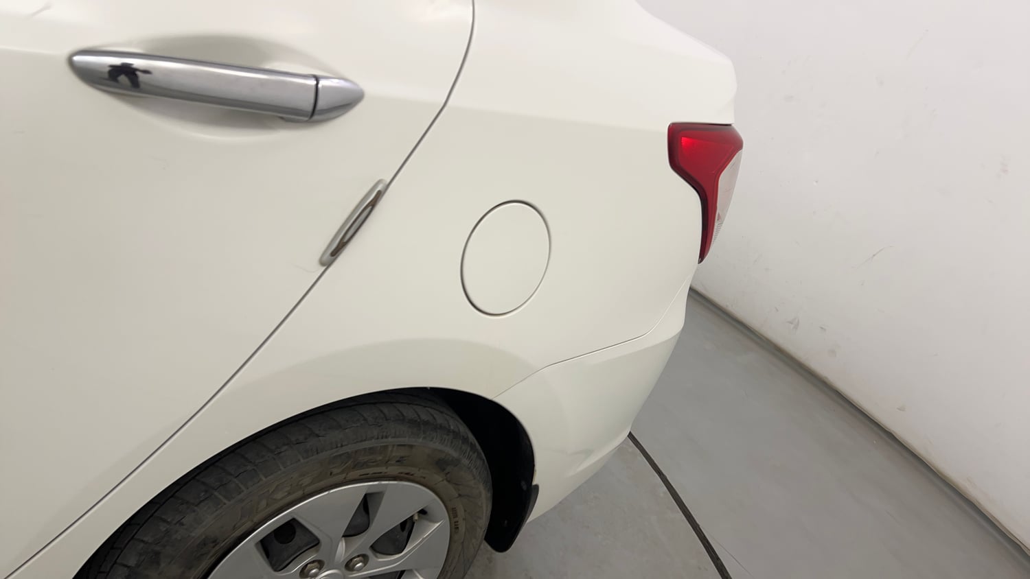 Used 2015 Hyundai Xcent Base 1.2 Petrol Manual dents MINOR SCRATCH