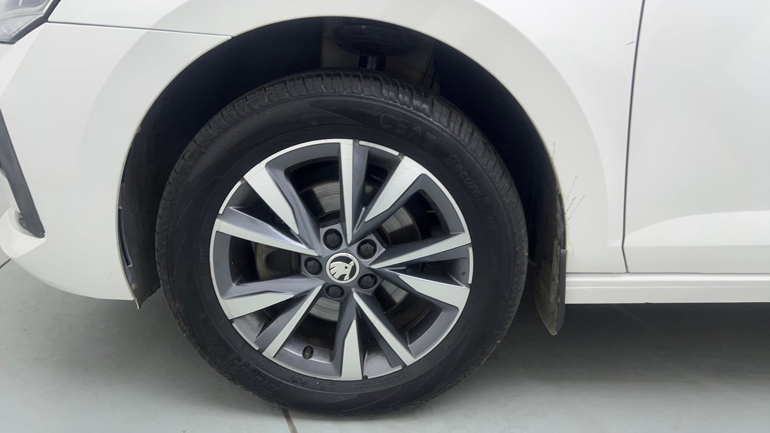 Used 2023 Skoda Slavia Style 1.0L TSI MT Petrol Manual tyres LEFT FRONT TYRE RIM VIEW