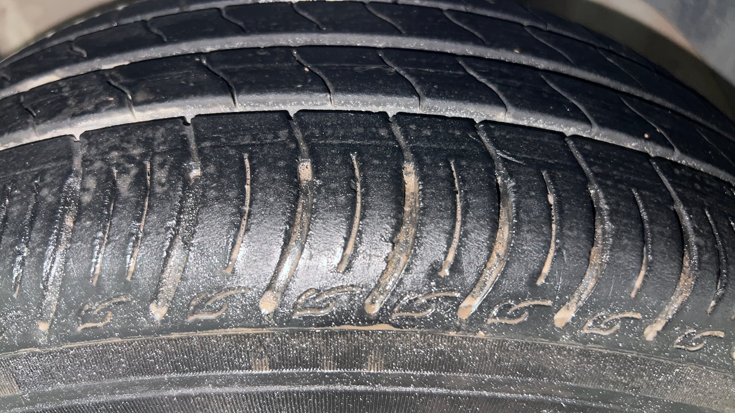 Used 2013 Ford Figo Duratec Petrol Titanium 1.2 Petrol Manual tyres LEFT FRONT TYRE TREAD VIEW