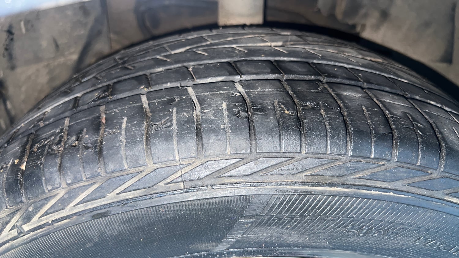 Used 2020 Tata Nexon XZA Plus (S) Petrol Automatic tyres RIGHT FRONT TYRE TREAD VIEW