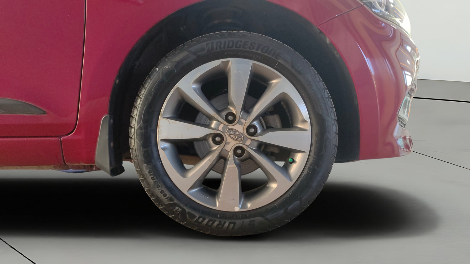 Used 2017 Hyundai Elite i20 Asta 1.2 (O) Petrol Manual tyres RIGHT FRONT TYRE RIM VIEW