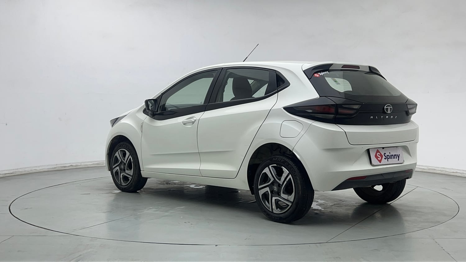 Used 2024 Tata Altroz XT Petrol Petrol Manual exterior LEFT REAR CORNER VIEW