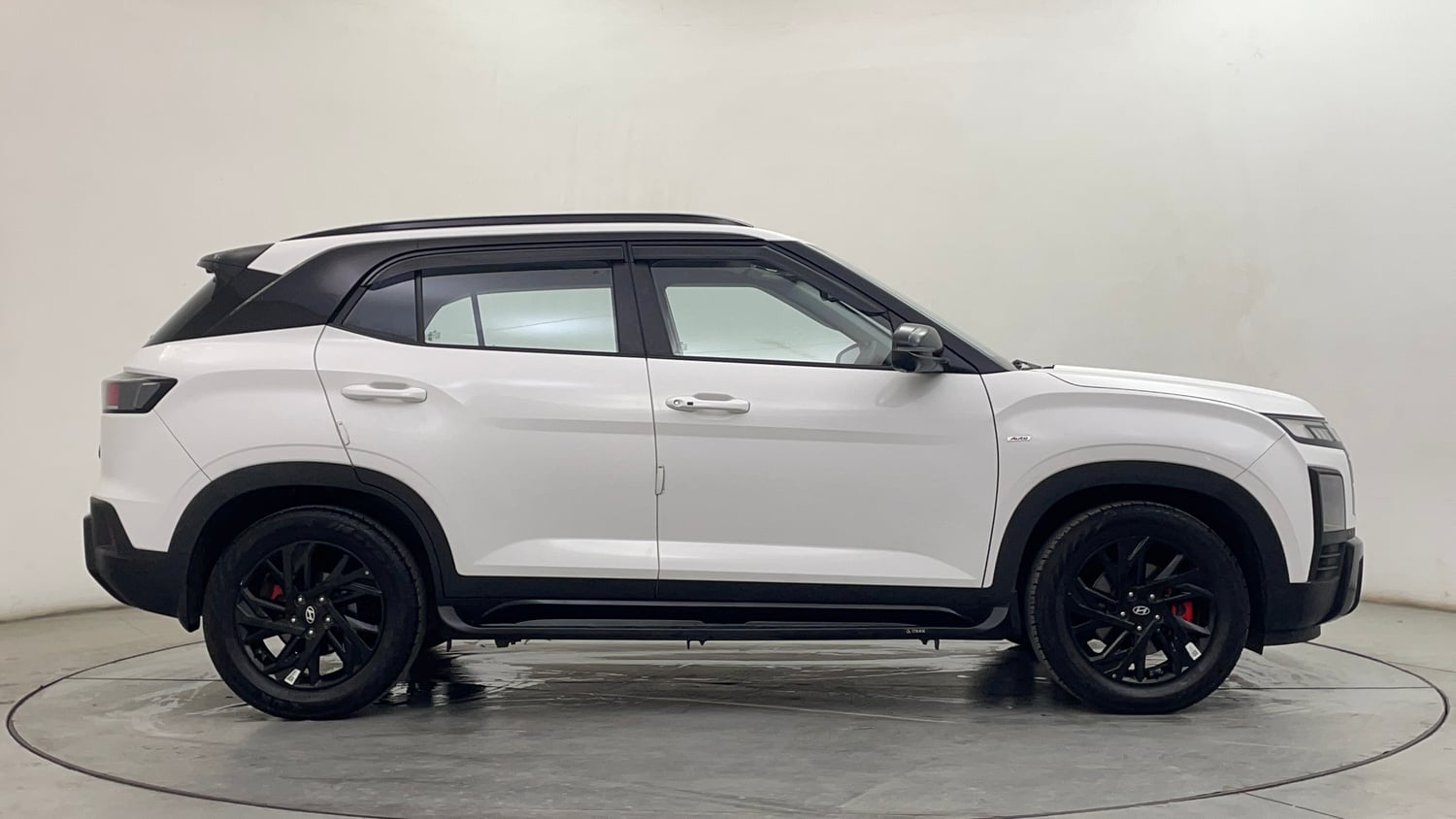 Used 2024 Hyundai Creta SX (O) 1.5 Petrol IVT Knight Petrol Automatic exterior RIGHT SIDE VIEW