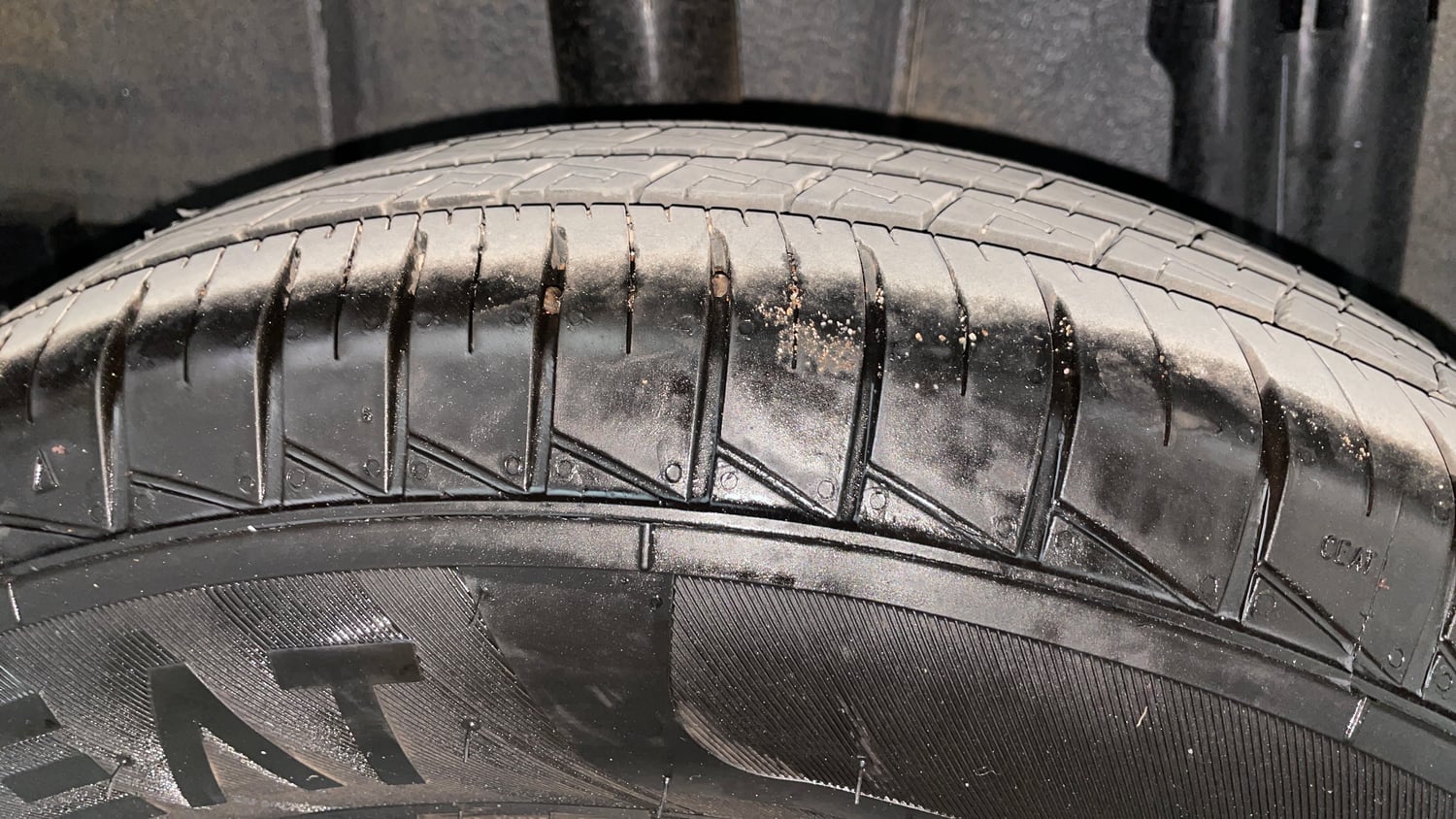 Used 2026 Renault Triber Evolution Petrol Manual tyres RIGHT REAR TYRE TREAD VIEW