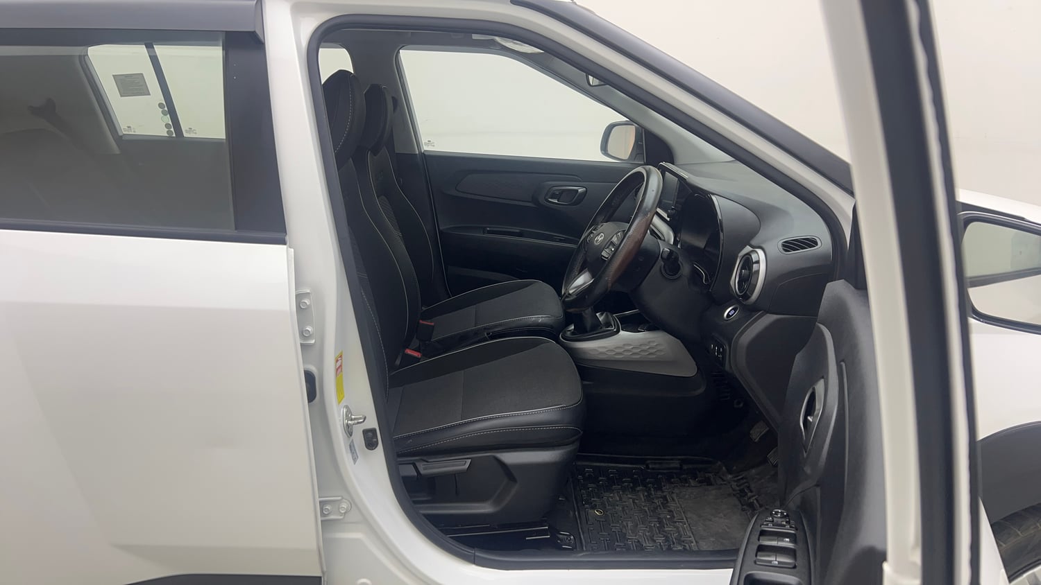 Used 2025 Hyundai Exter SX Tech 1.2 HY-CNG DUO MT Cng Manual interior RIGHT SIDE FRONT DOOR CABIN VIEW
