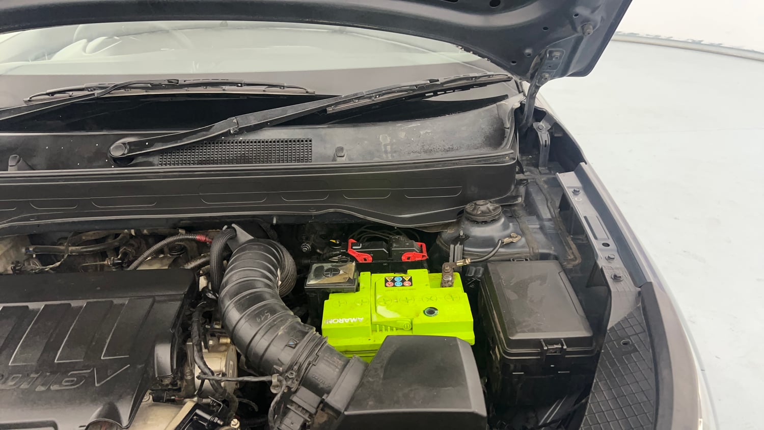 Used 2020 Hyundai Venue S 1.4 CRDi Diesel Manual engine ENGINE LEFT SIDE HINGE & APRON VIEW