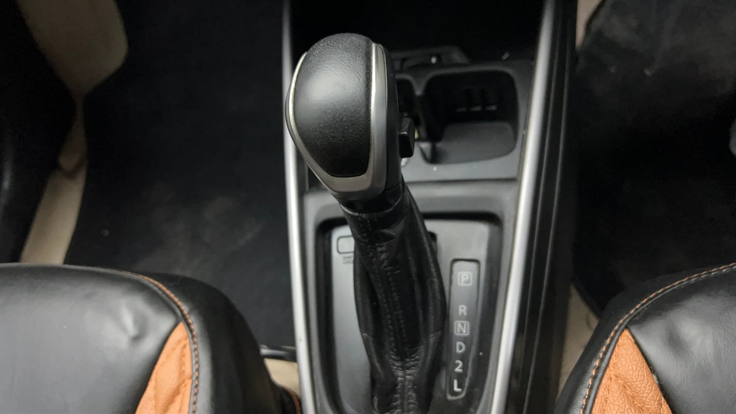 Used 2021 Maruti Suzuki XL6 Zeta AT Petrol Petrol Automatic interior GEAR  KNOB VIEW