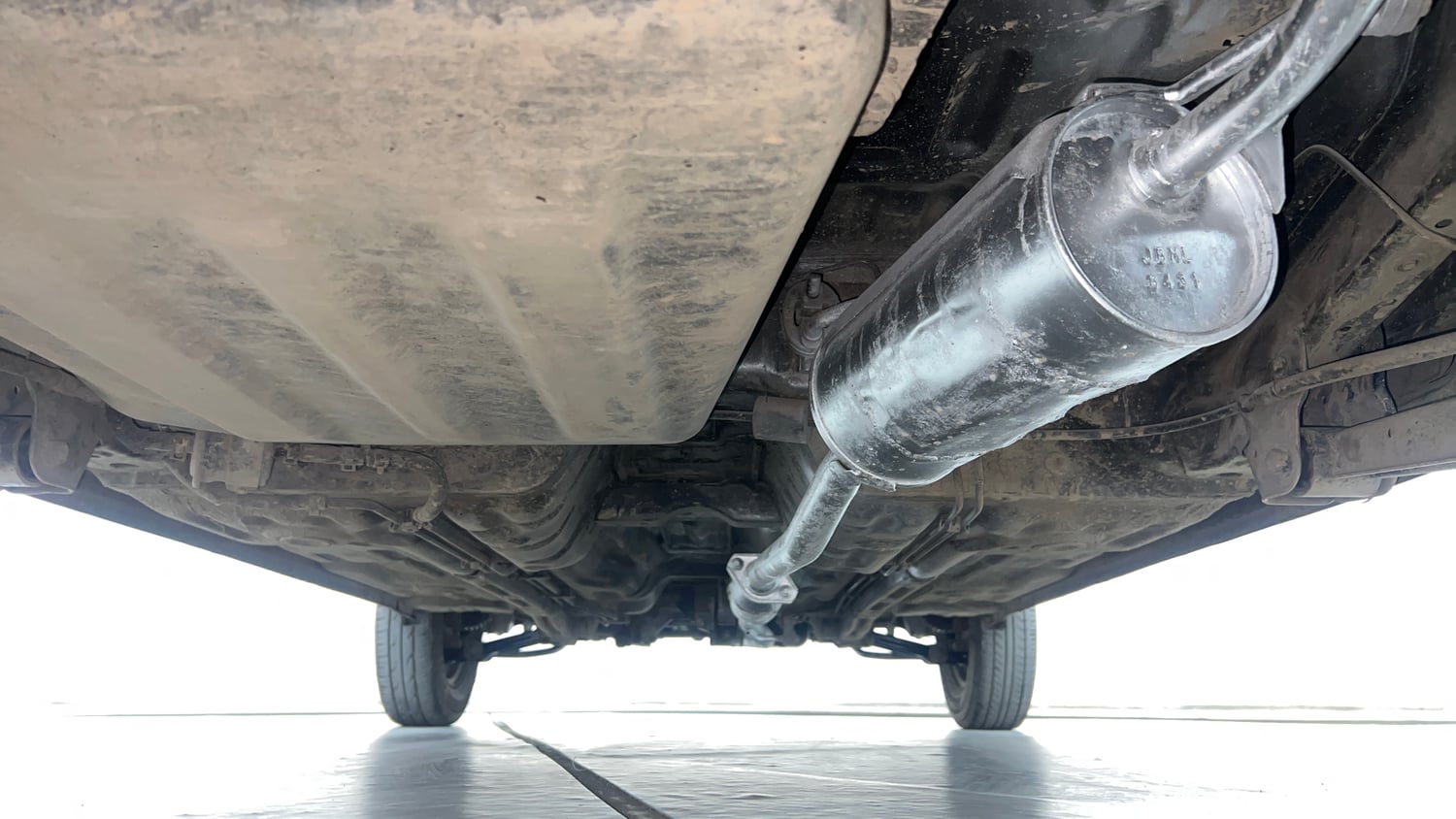 Used 2016 Maruti Suzuki Alto 800 Lxi Petrol Manual extra REAR UNDERBODY VIEW (TAKEN FROM REAR)