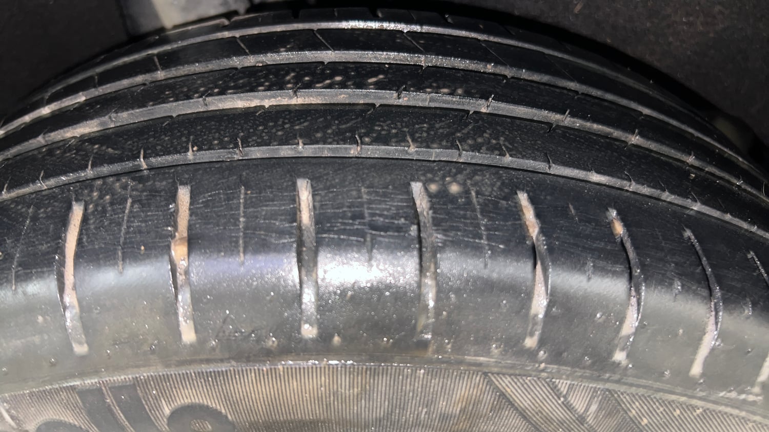 Used 2017 Maruti Suzuki Baleno Zeta 1.2 Petrol Manual tyres RIGHT REAR TYRE TREAD VIEW