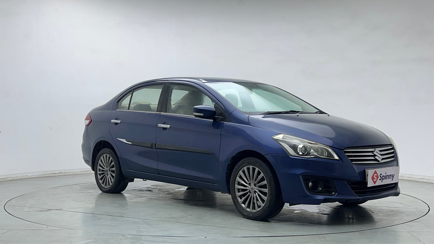 Used 2017 Maruti Suzuki Ciaz Alpha 1.4 MT Petrol Manual exterior RIGHT FRONT CORNER VIEW