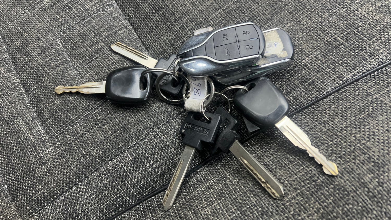 Used 2015 Maruti Suzuki Swift LXi Petrol Manual extra CAR KEY VIEW