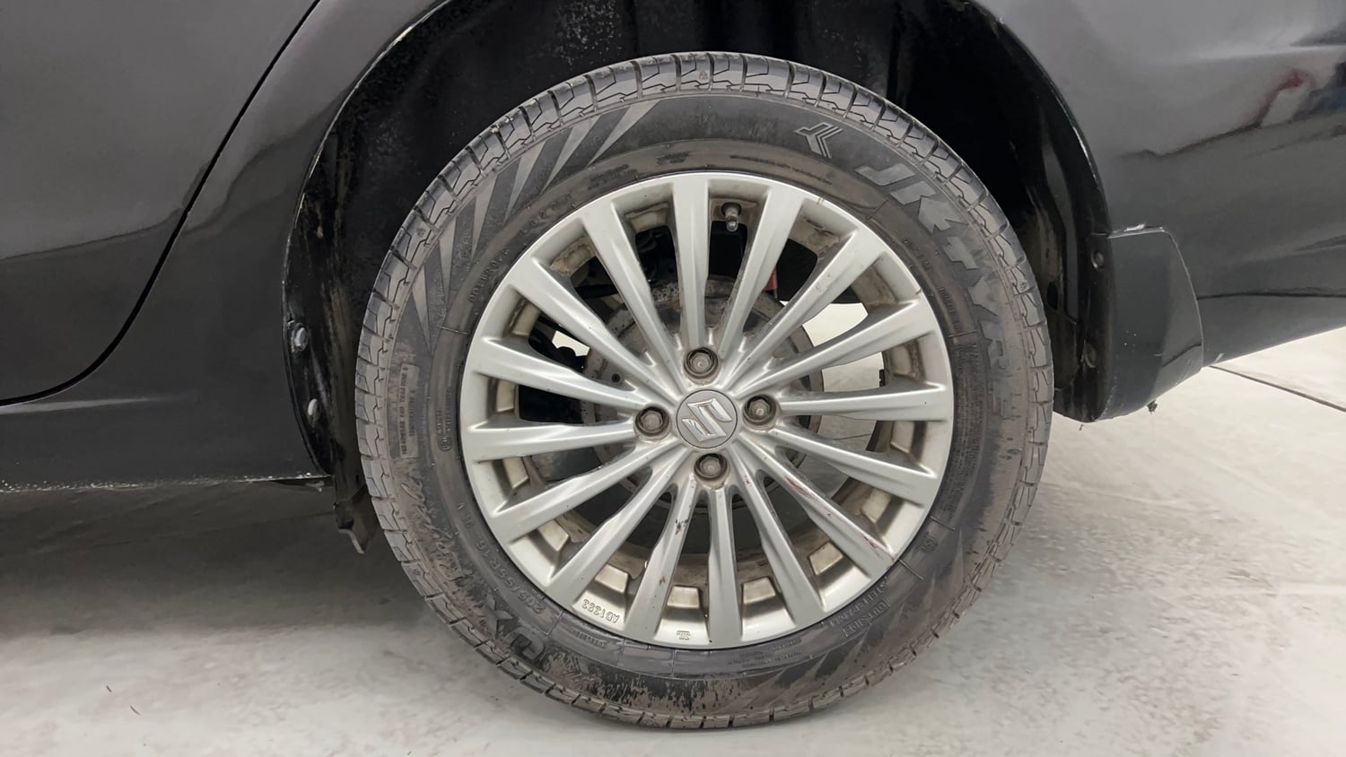 Used 2016 Maruti Suzuki Ciaz ZXI+ AT Petrol Automatic tyres LEFT REAR TYRE RIM VIEW