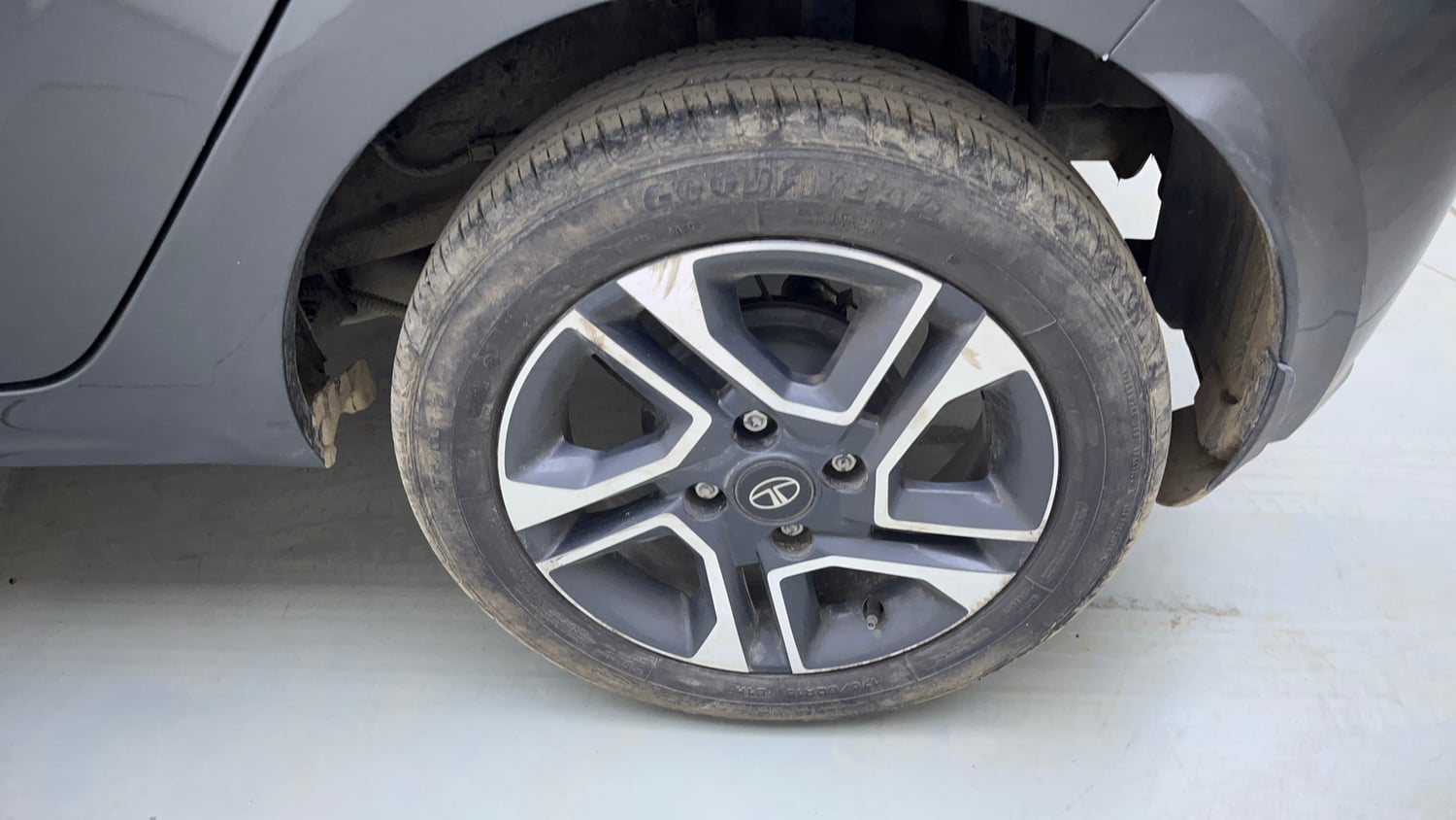 Used 2023 Tata Tiago XZA Plus Petrol Automatic tyres LEFT REAR TYRE RIM VIEW