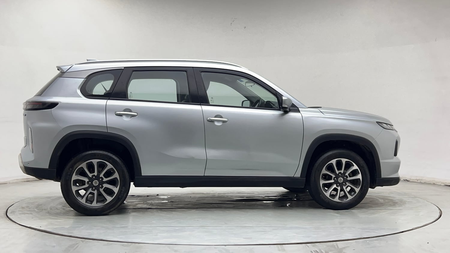 Used 2024 Maruti Suzuki Grand Vitara Delta Smart Hybrid Petrol Manual exterior RIGHT SIDE VIEW