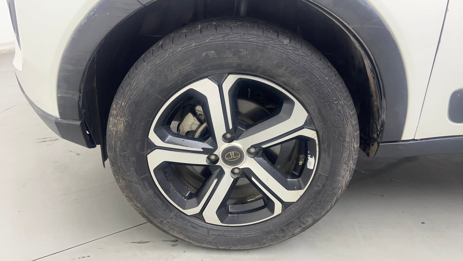 Used 2022 Tata Nexon XZA Plus (O) Petrol Automatic tyres LEFT FRONT TYRE RIM VIEW