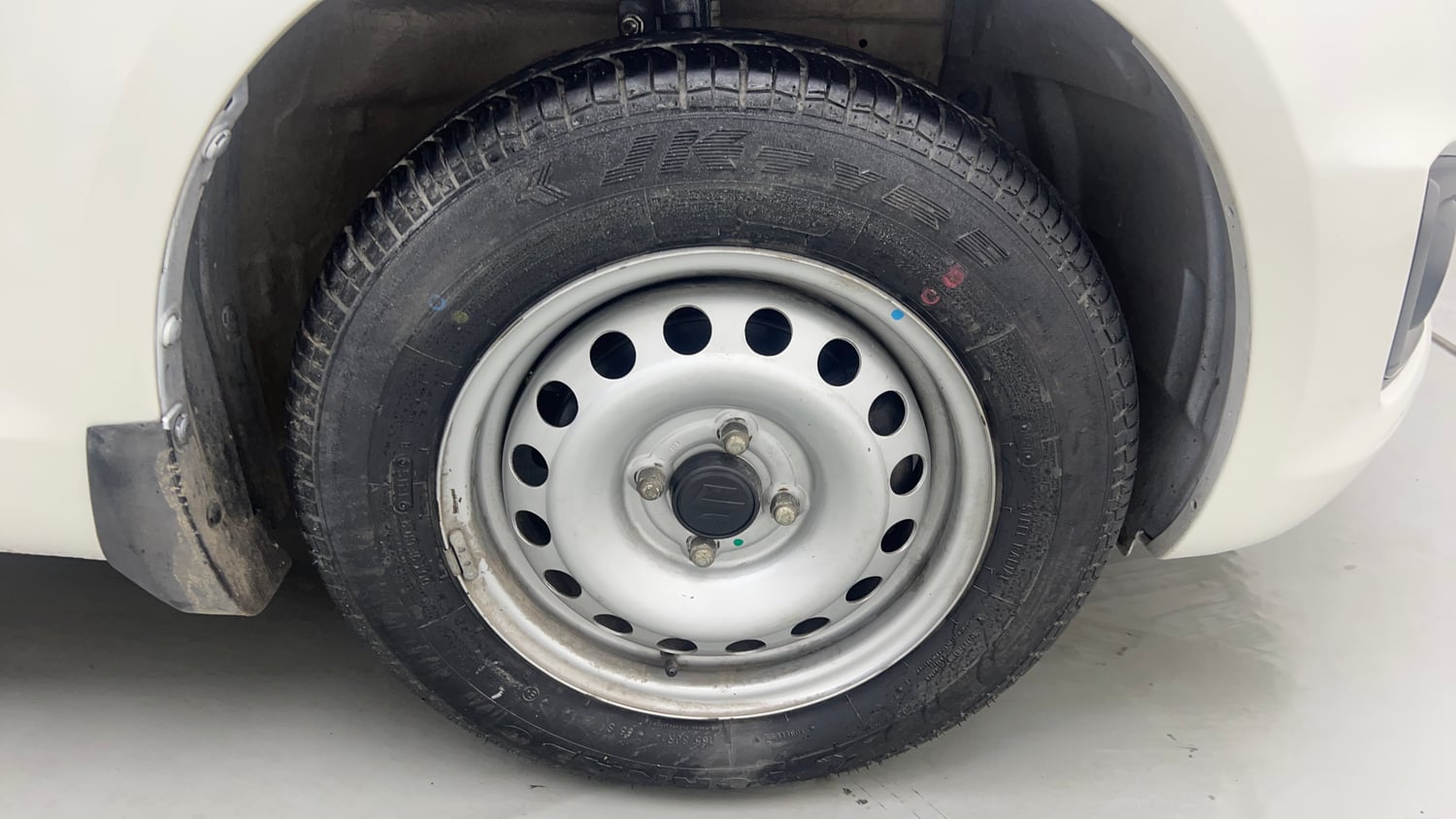 Used 2015 Maruti Suzuki Swift LXi Petrol Manual tyres RIGHT FRONT TYRE RIM VIEW