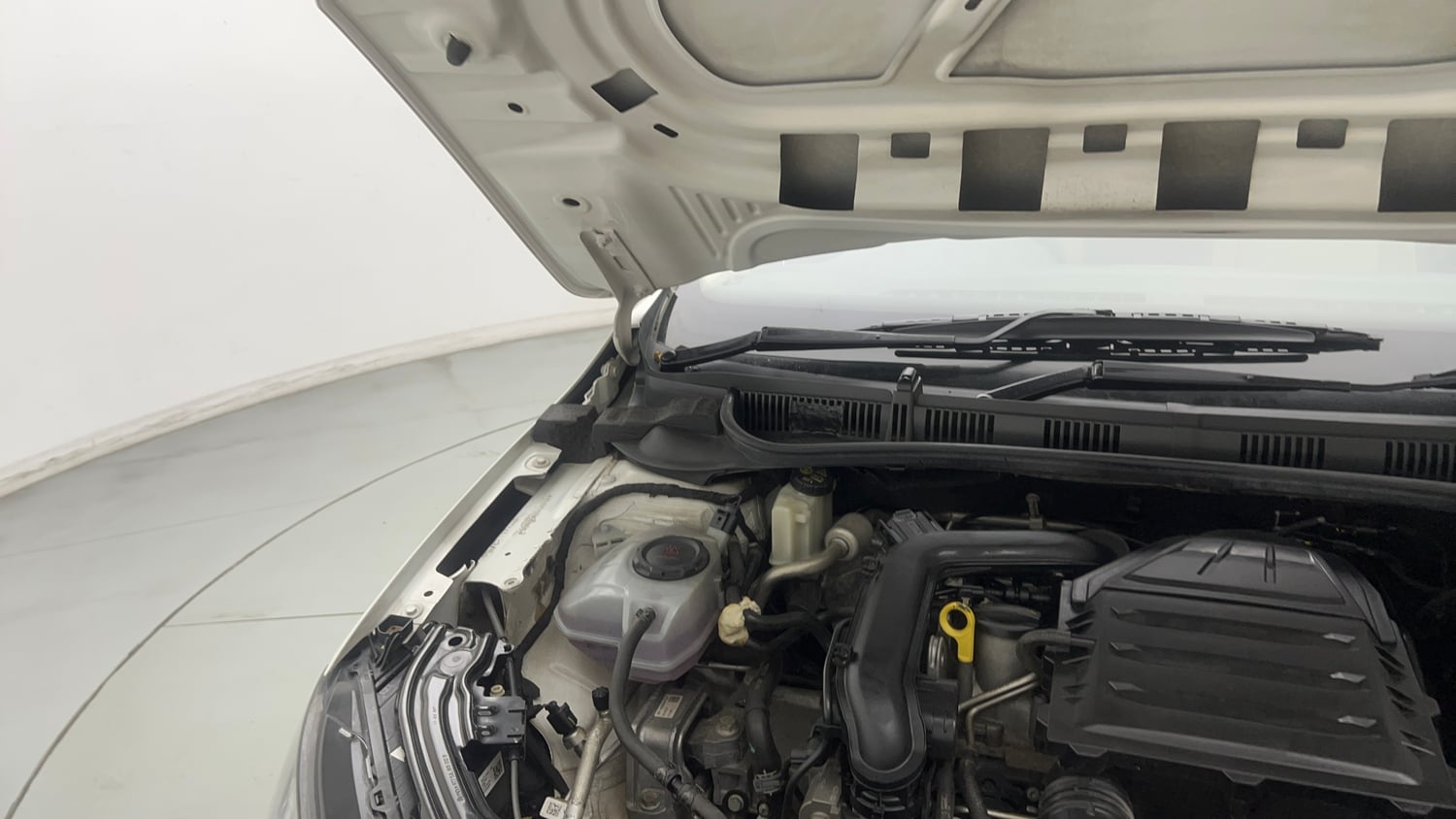 Used 2023 Skoda Slavia Style 1.0L TSI MT Petrol Manual engine ENGINE RIGHT SIDE HINGE & APRON VIEW