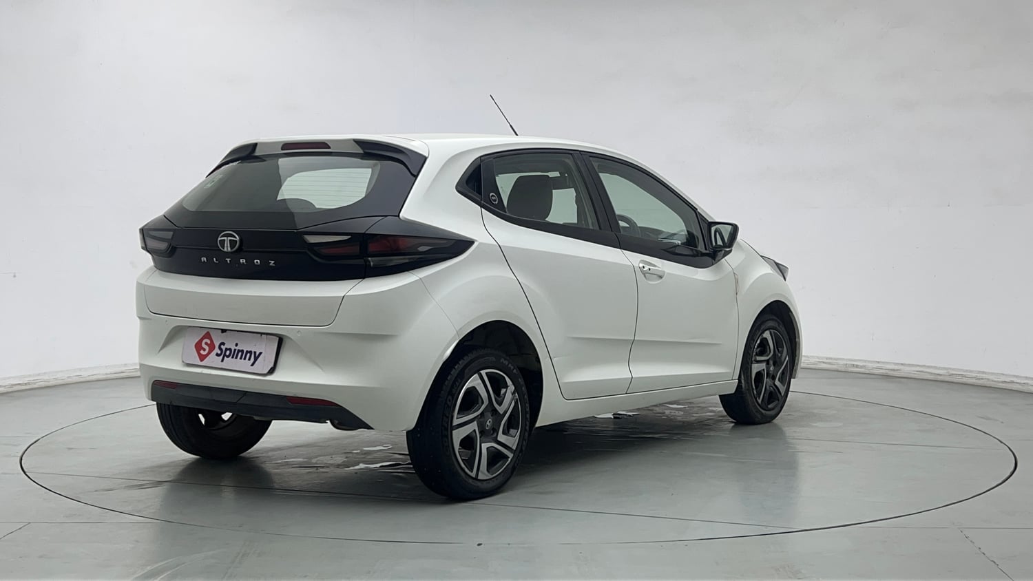 Used 2024 Tata Altroz XT Petrol Petrol Manual exterior RIGHT REAR CORNER VIEW