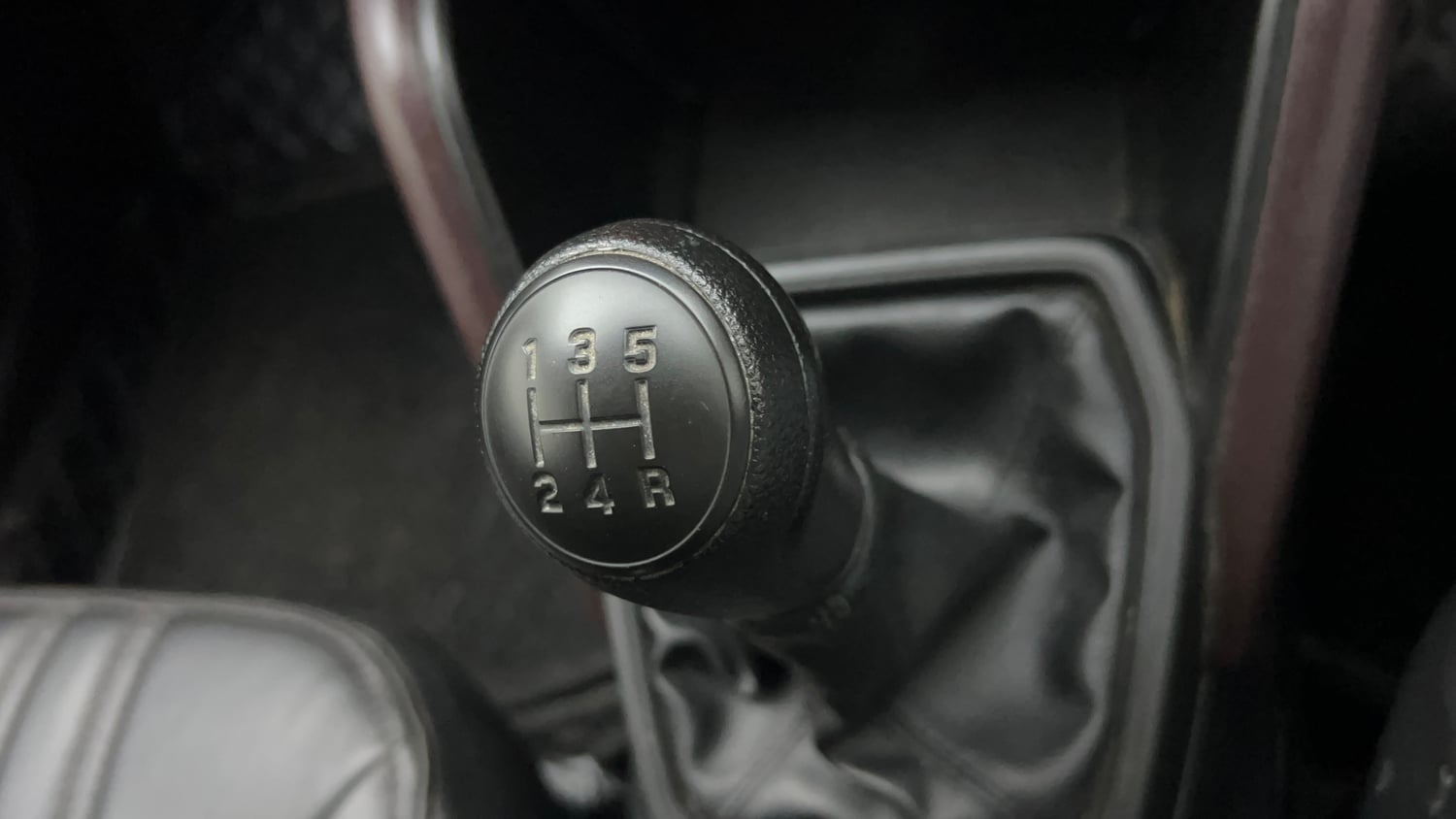 Used 2024 Maruti Suzuki Grand Vitara Delta Smart Hybrid Petrol Manual interior GEAR  KNOB VIEW