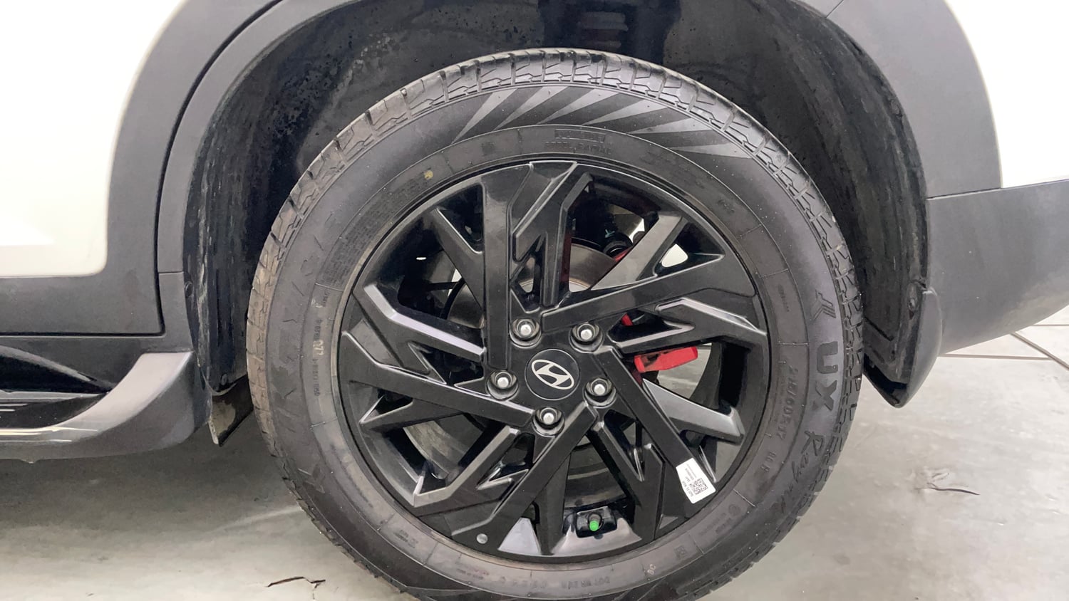Used 2024 Hyundai Creta SX (O) 1.5 Petrol IVT Knight Petrol Automatic tyres LEFT REAR TYRE RIM VIEW