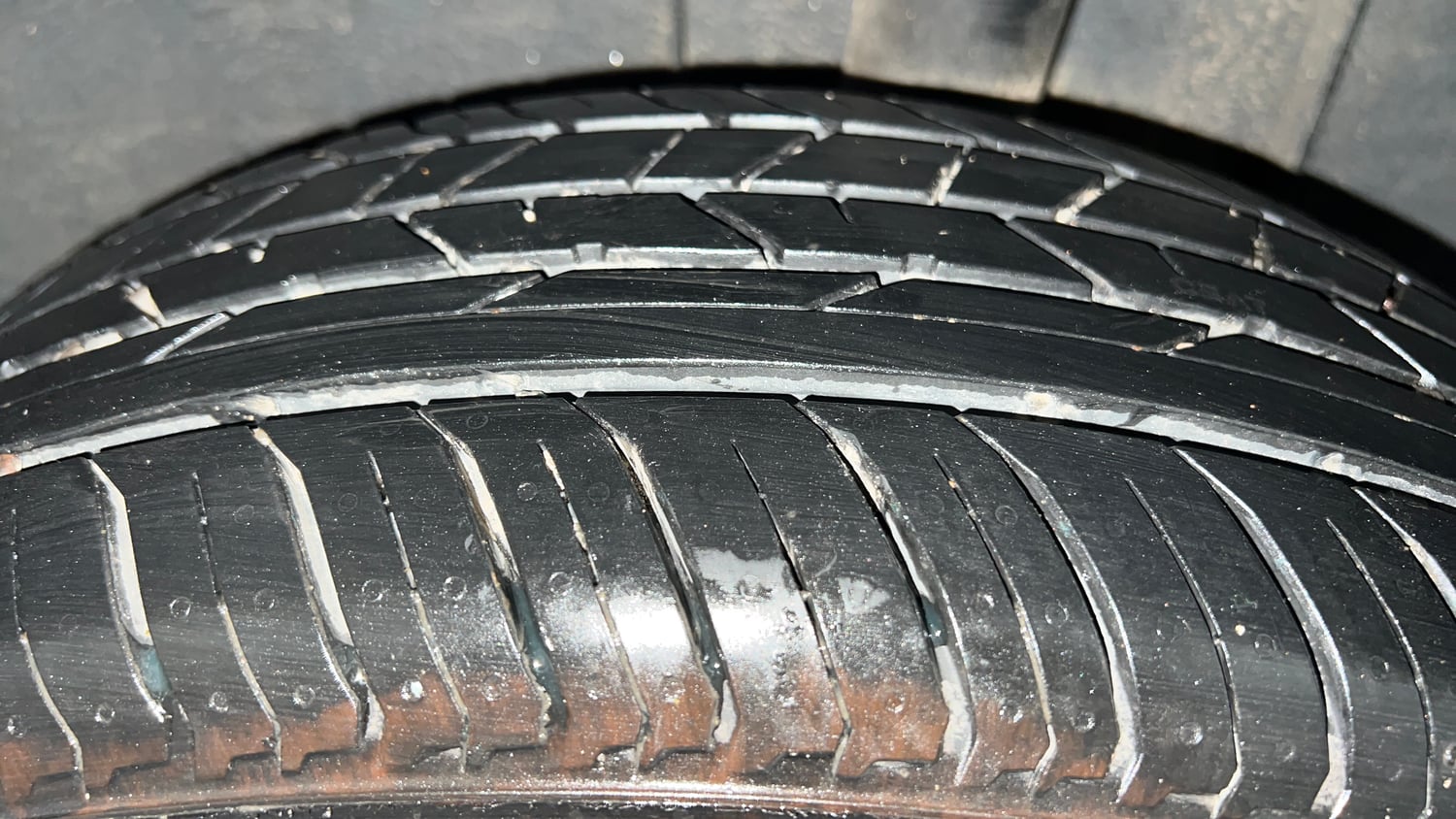 Used 2024 Nissan Magnite XL Petrol Manual tyres LEFT REAR TYRE TREAD VIEW