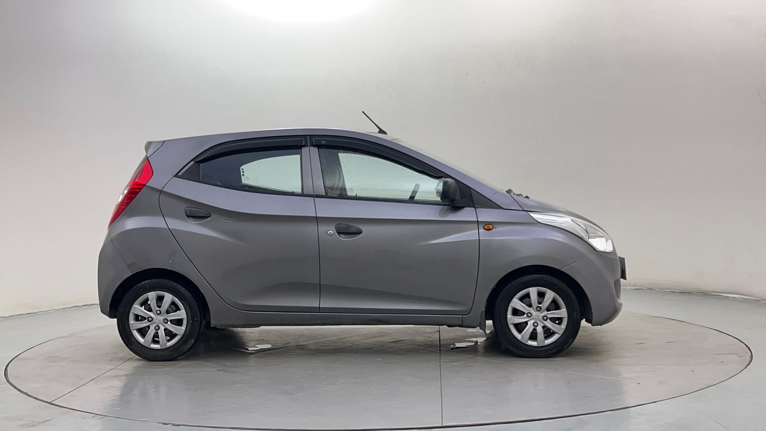 Used 2012 Hyundai Eon Magna + Petrol Manual exterior RIGHT SIDE VIEW