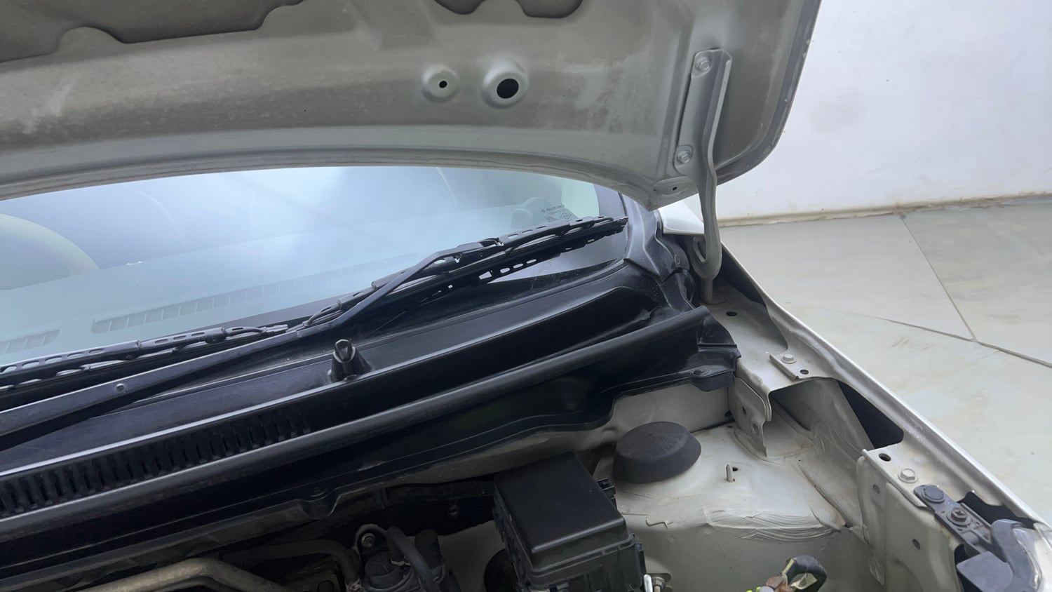 Used 2017 Maruti Suzuki Celerio VXi AMT Petrol Automatic engine ENGINE LEFT SIDE HINGE & APRON VIEW