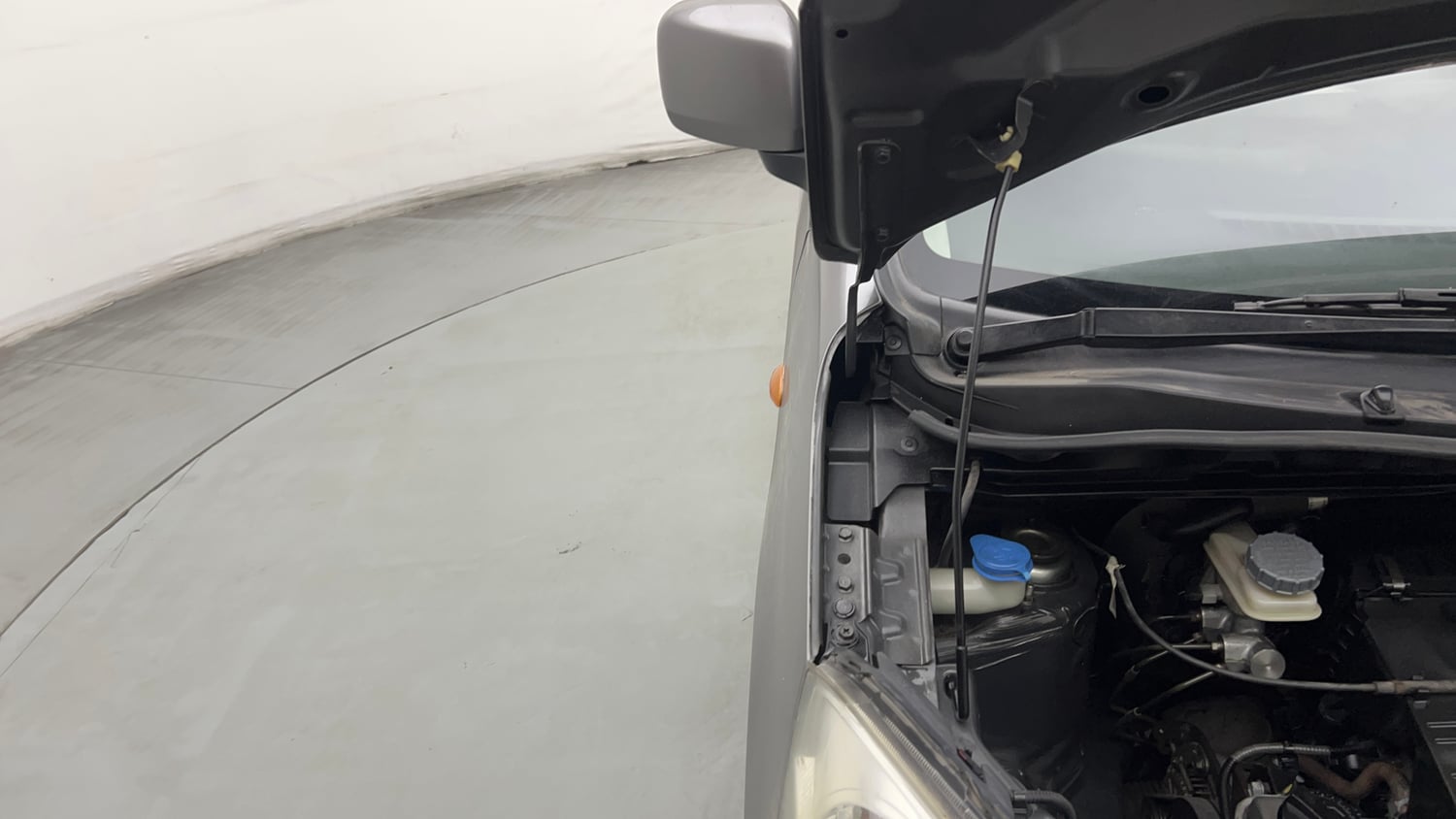 Used 2014 Maruti Suzuki Wagon R VXI Petrol Manual engine ENGINE RIGHT SIDE HINGE & APRON VIEW