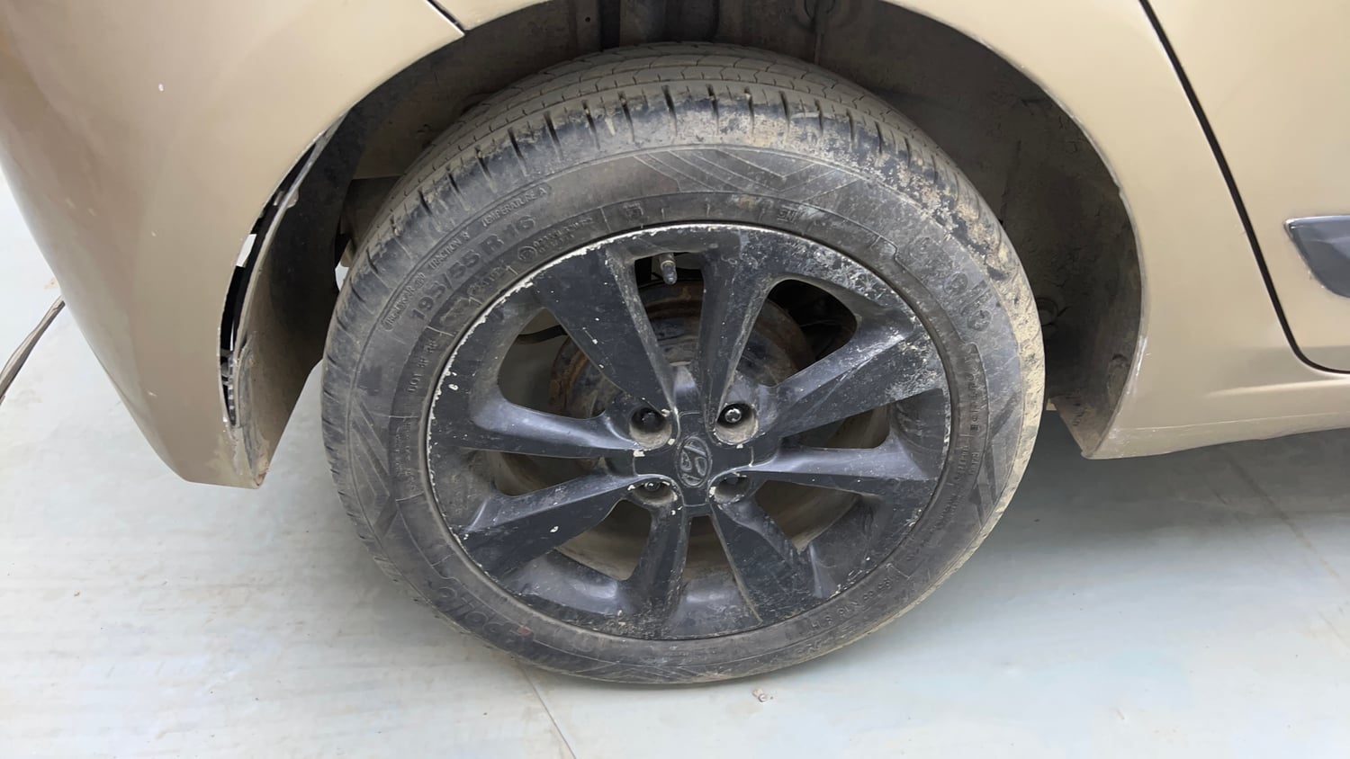 Used 2015 Hyundai Elite i20 Asta 1.4 CRDI Diesel Manual tyres RIGHT REAR TYRE RIM VIEW