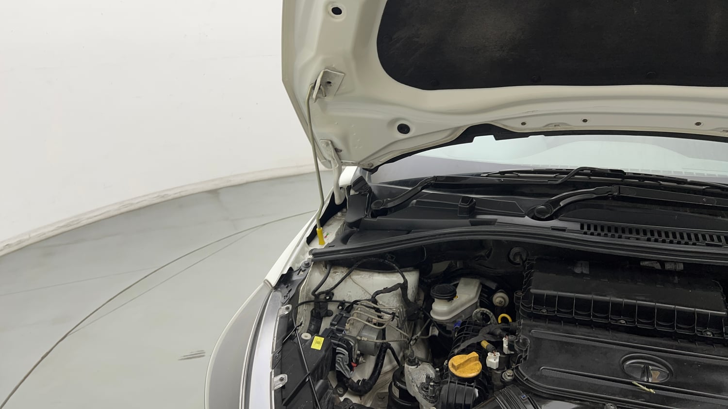 Used 2022 Tata Tigor XZ CNG Cng Manual engine ENGINE RIGHT SIDE HINGE & APRON VIEW