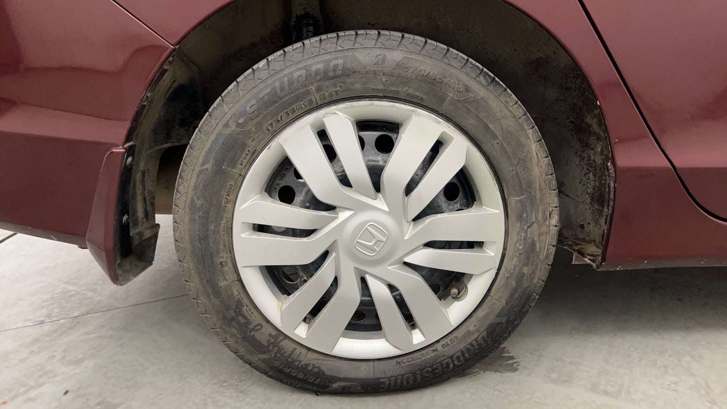 Used 2014 Honda City SV Petrol Manual tyres RIGHT REAR TYRE RIM VIEW