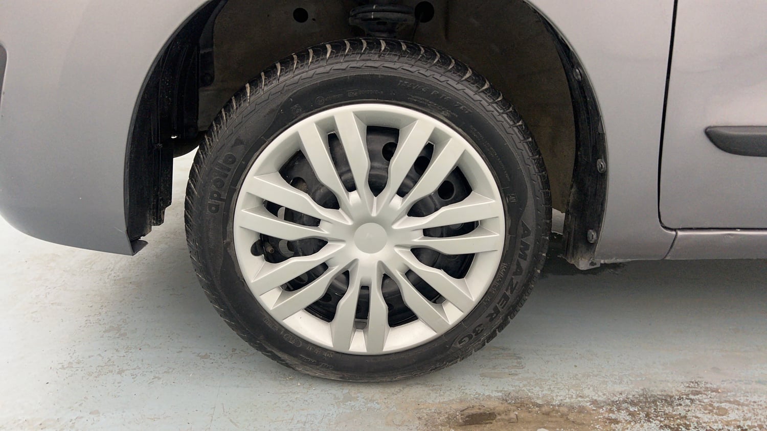 Used 2017 Maruti Suzuki Wagon R VXI Petrol Manual tyres LEFT FRONT TYRE RIM VIEW