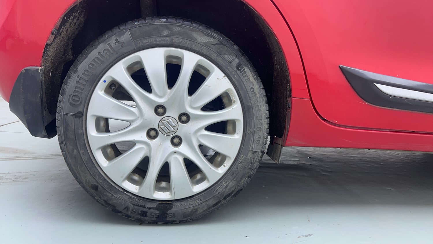 Used 2016 Maruti Suzuki Baleno Alpha 1.2 Petrol Manual tyres RIGHT REAR TYRE RIM VIEW