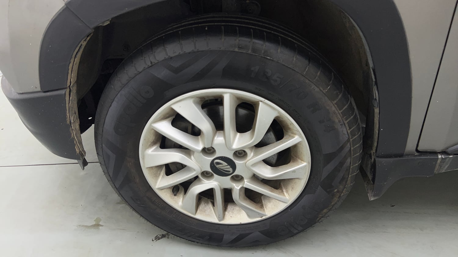 Used 2017 Mahindra KUV100 K6 6 STR Petrol Manual tyres LEFT FRONT TYRE RIM VIEW