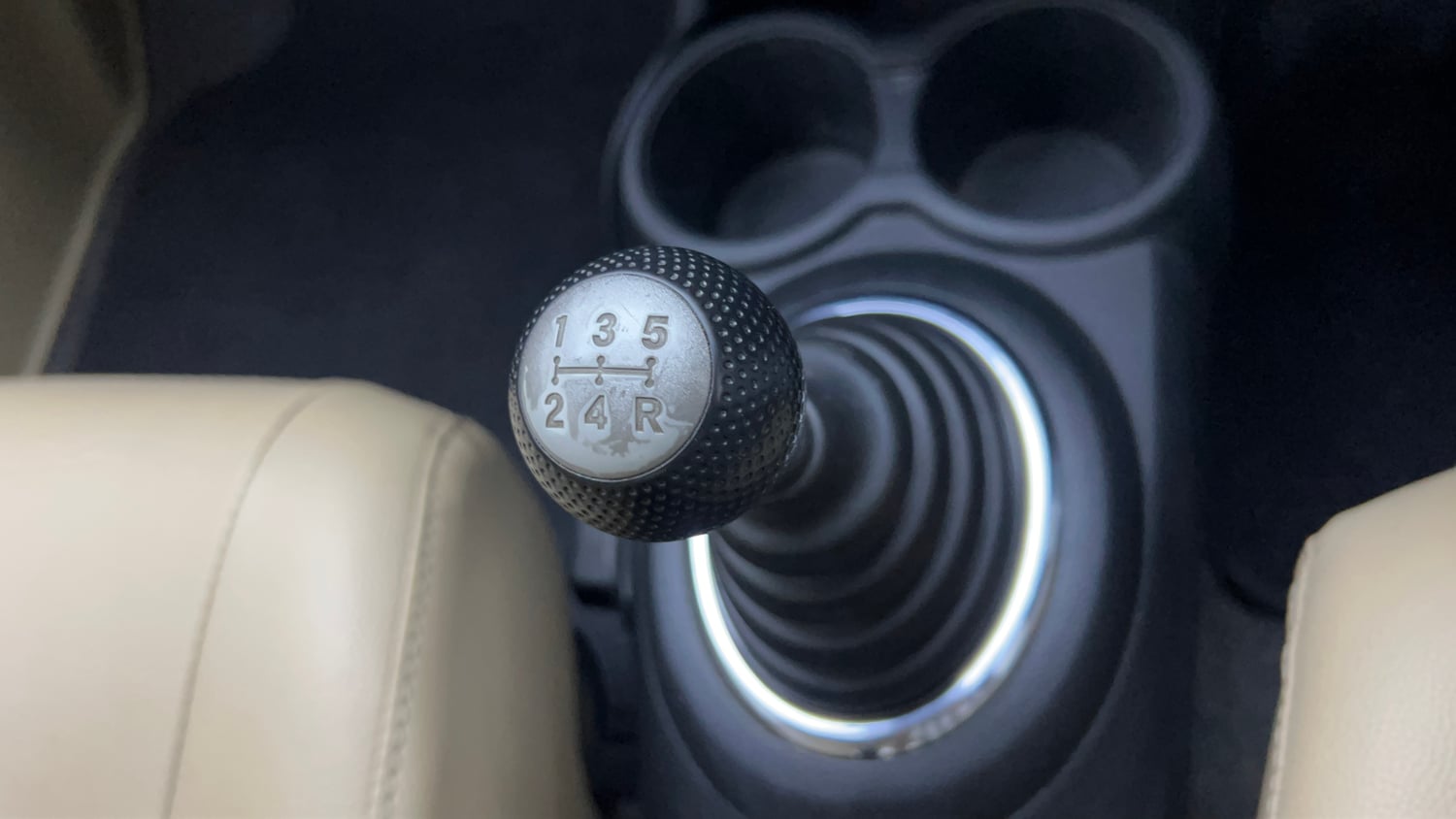 Used 2014 Honda Amaze 1.2 S i-VTEC Petrol Manual interior GEAR  KNOB VIEW