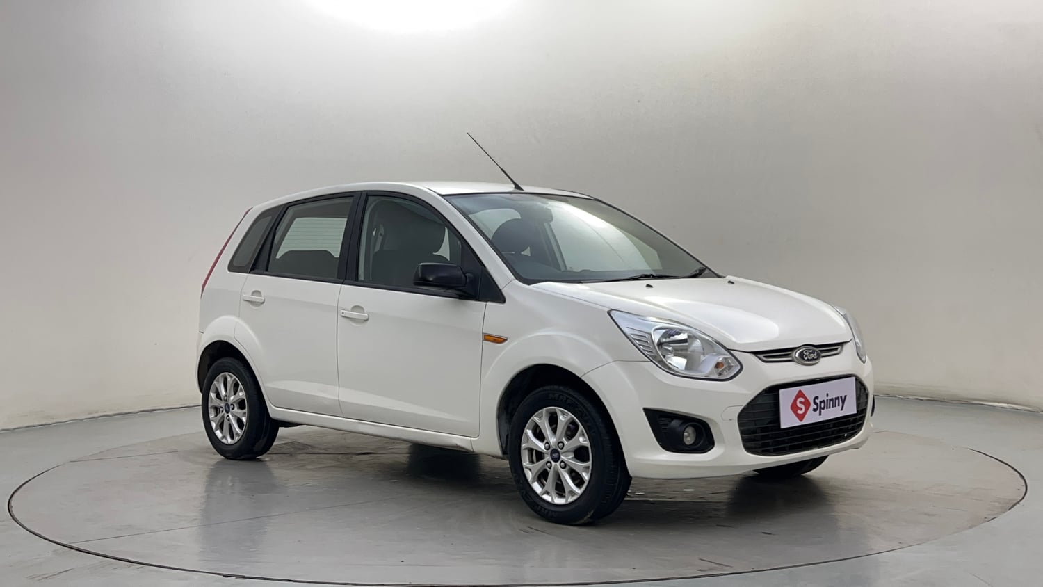Used 2013 Ford Figo Duratec Petrol Titanium 1.2 Petrol Manual exterior RIGHT FRONT CORNER VIEW
