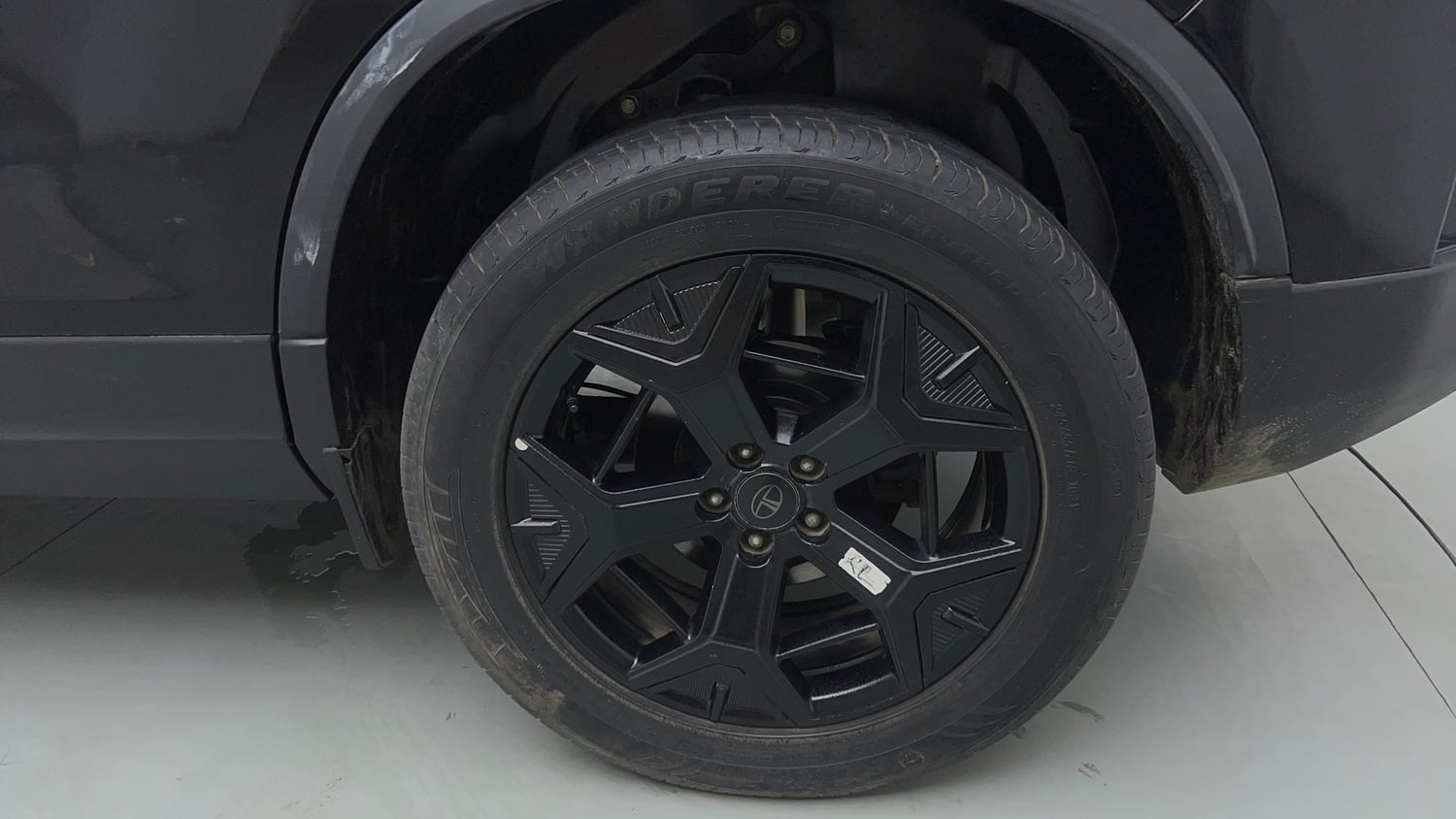 Used 2024 Tata Harrier Fearless Plus Dark Edition AT Diesel Automatic tyres LEFT REAR TYRE RIM VIEW