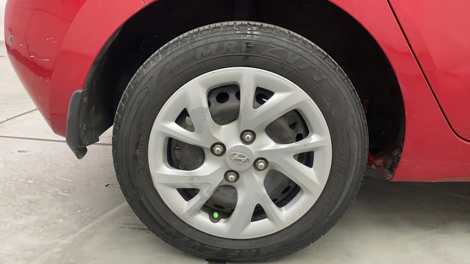 Used 2018 Hyundai Grand i10 Sportz 1.2 Kappa VTVT Petrol Manual tyres RIGHT REAR TYRE RIM VIEW