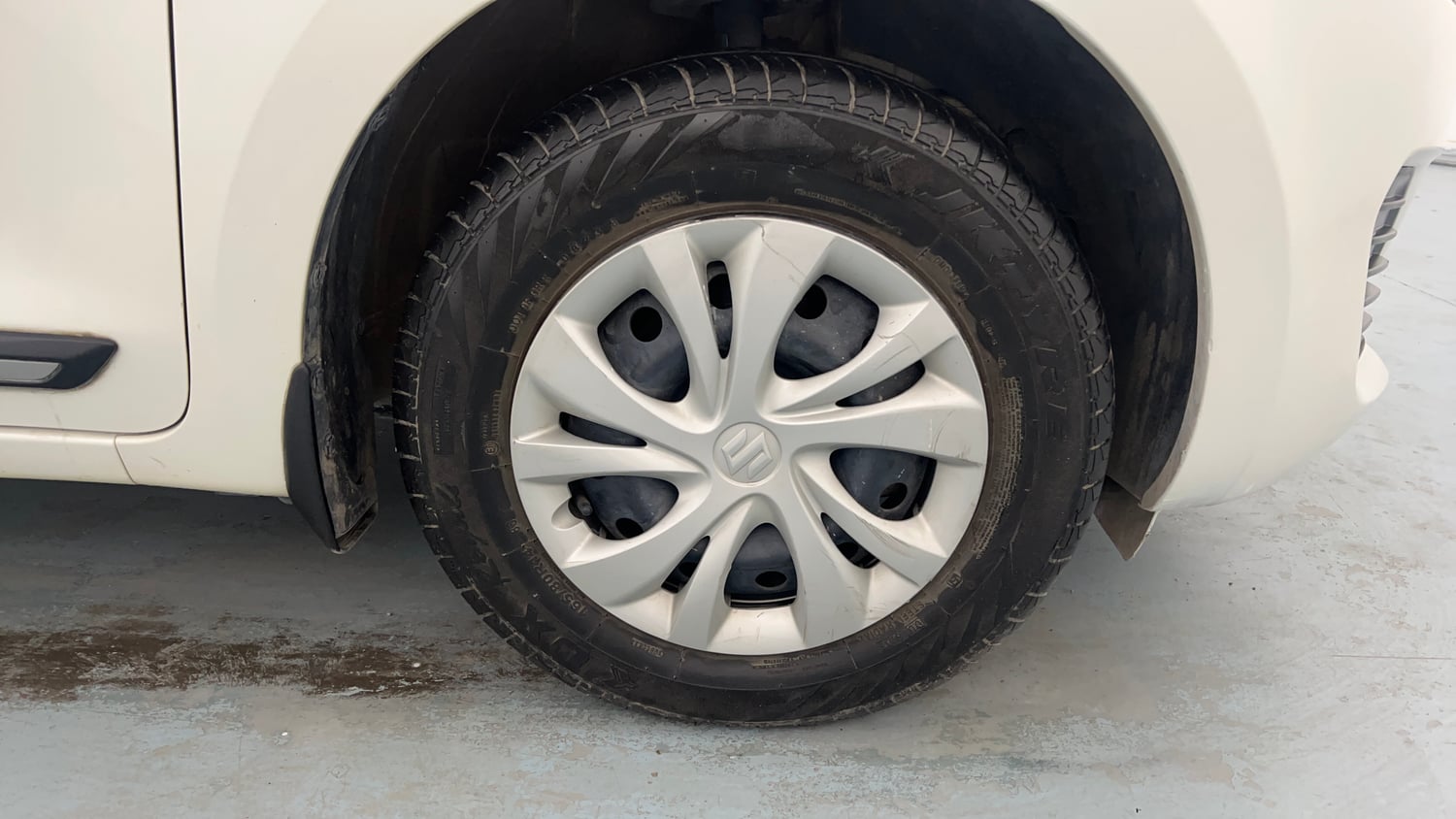 Used 2023 Maruti Suzuki Swift VXi Petrol Manual tyres RIGHT FRONT TYRE RIM VIEW