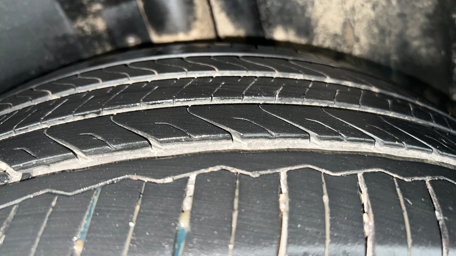 Used 2022 Skoda Slavia Style 1.5L TSI MT Petrol Manual tyres LEFT REAR TYRE TREAD VIEW