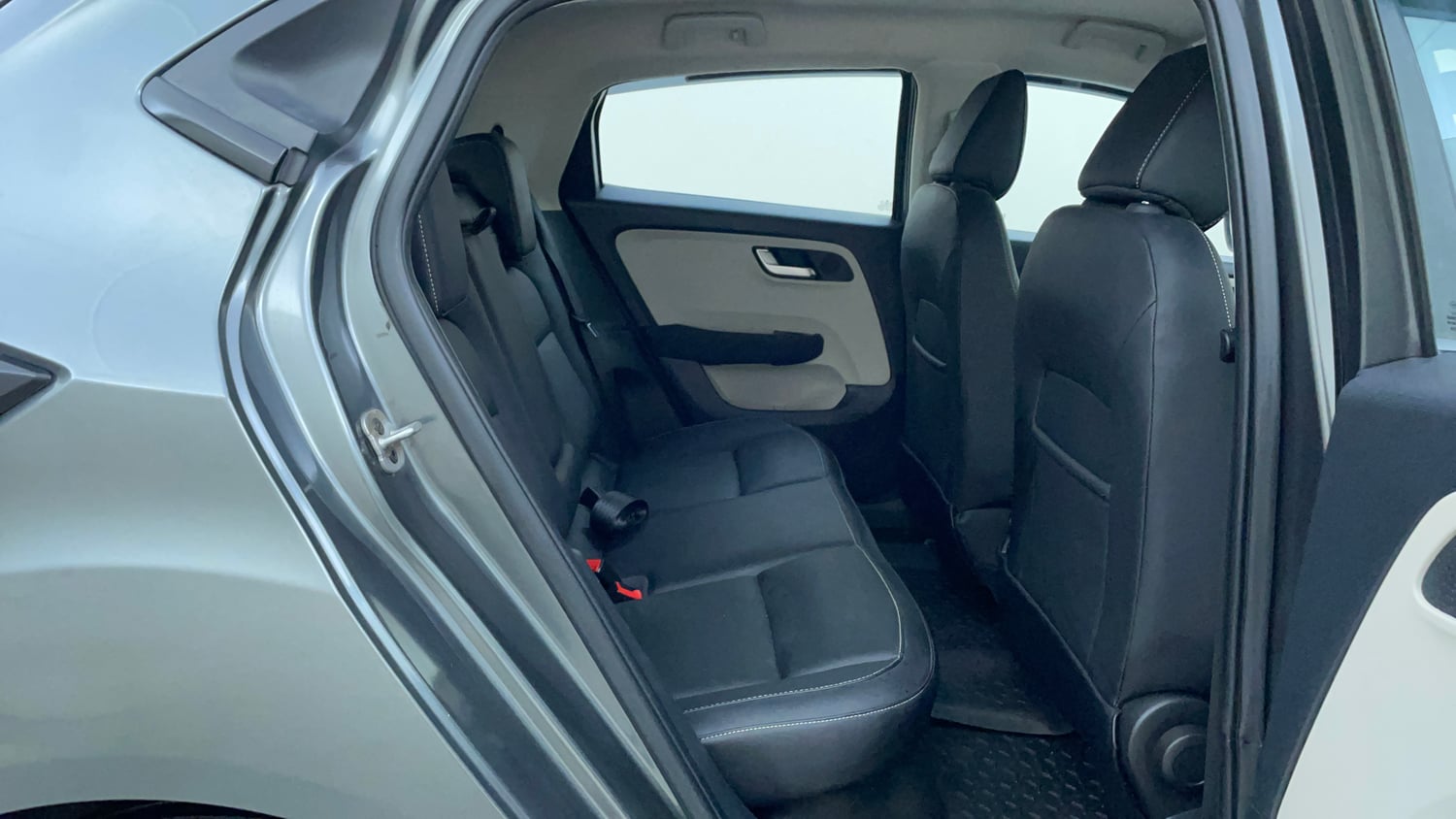 Used 2022 Tata Altroz XZ Plus Petrol Petrol Manual interior RIGHT SIDE REAR DOOR CABIN VIEW